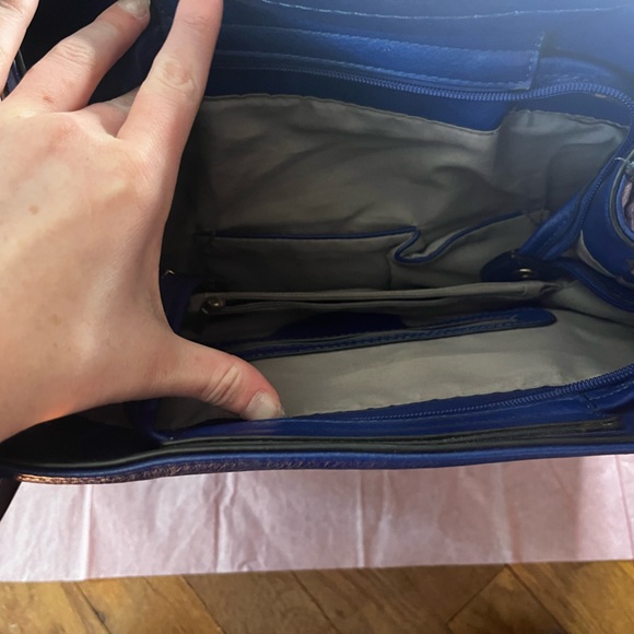 I’m not sure the brands name but this bag is bright blue and slightly used - Picture 3 of 3